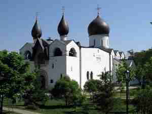 800px-church_of_the_protection_of_the_theotokos_marfo-mariinsky_convent_05